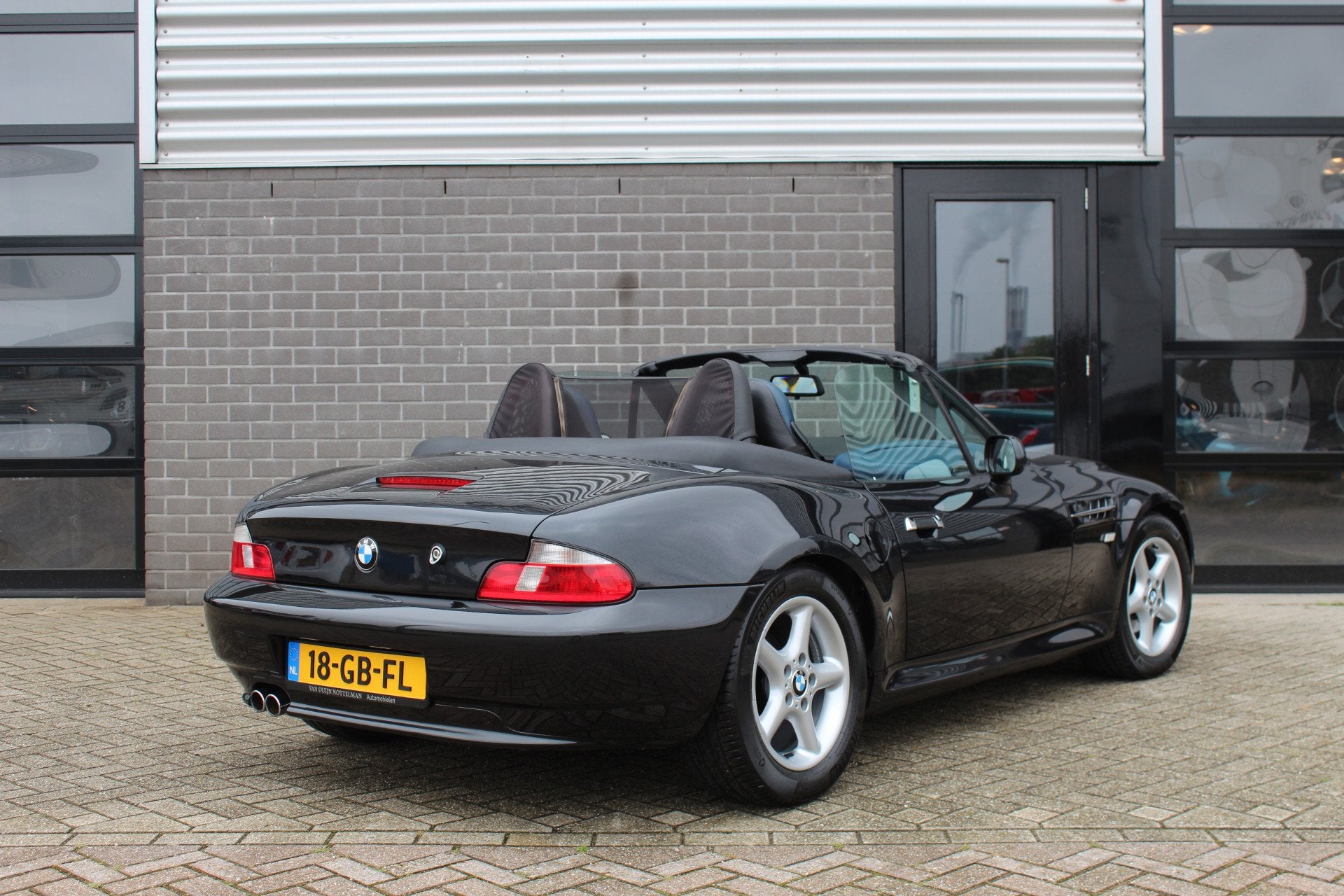 BMW Z3 Roadster 2.8 / Widebody / Leer / M Sport / N.A.P., Auto's, Oldtimers, Stoelverwarming, Achterwielaandrijving, Zwart, Bedrijf