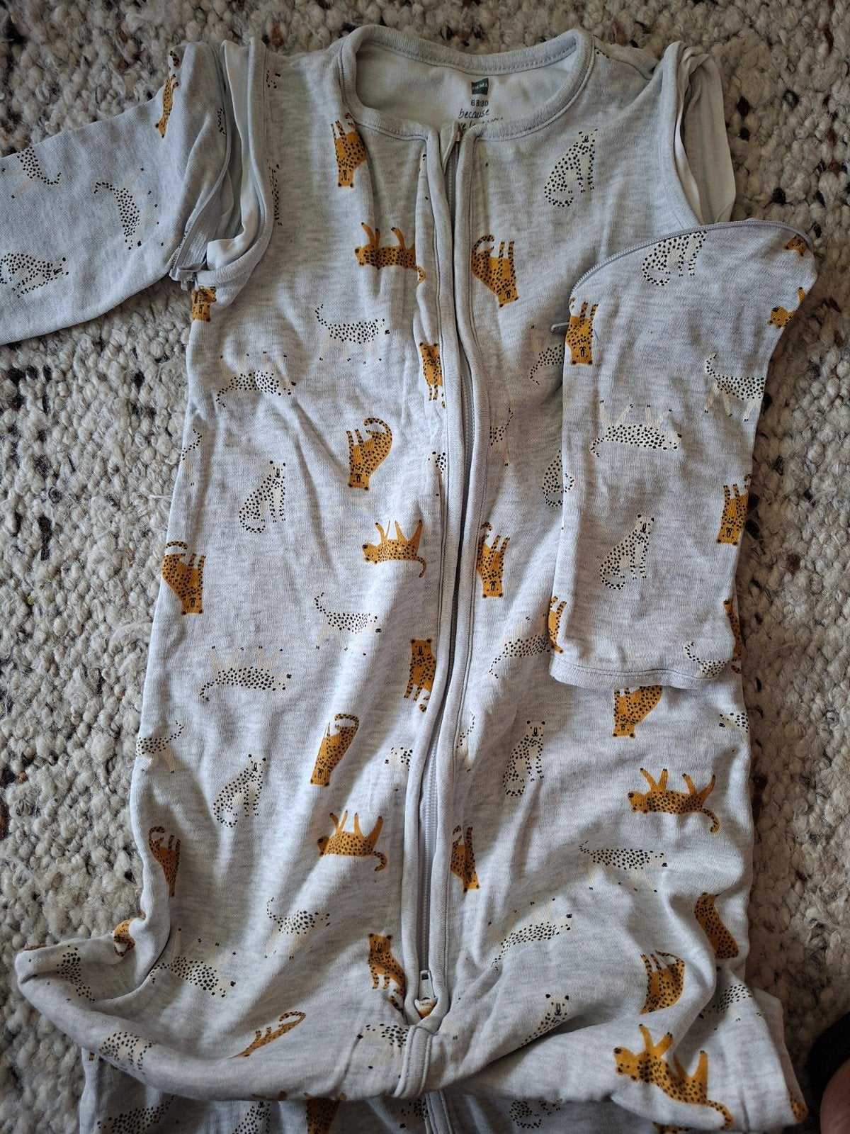 Hema slaapzak met uitritsbare mouw, grijs panterprint 68/80, Gebruikt, Ophalen of Verzenden, Hema, Gevoerd