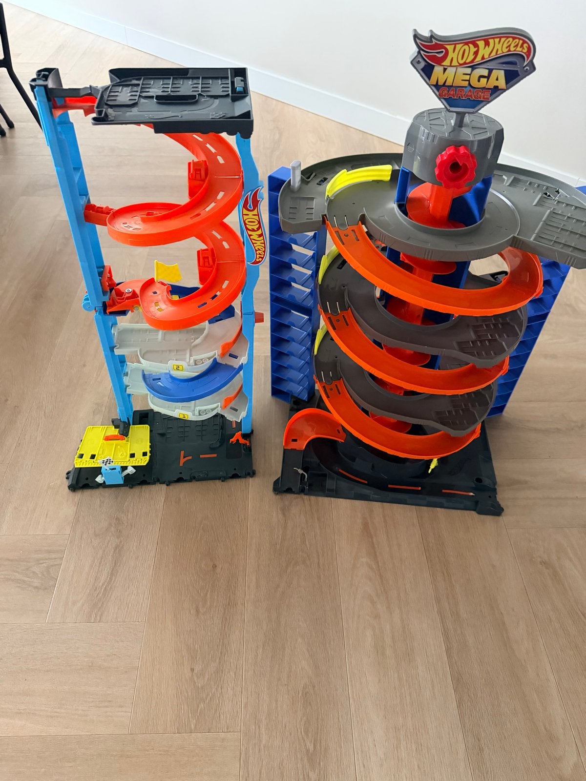 Hot Wheels Mega Garage, Toren & Vrachtwagen Set, Ophalen of Verzenden, Gebruikt