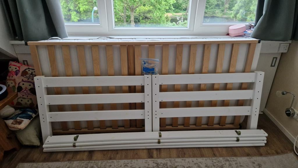 Eenpersoonsbed met lattenbodem en matras - Zo goed als nieuw, Ophalen, 90 cm, Eenpersoons, Wit