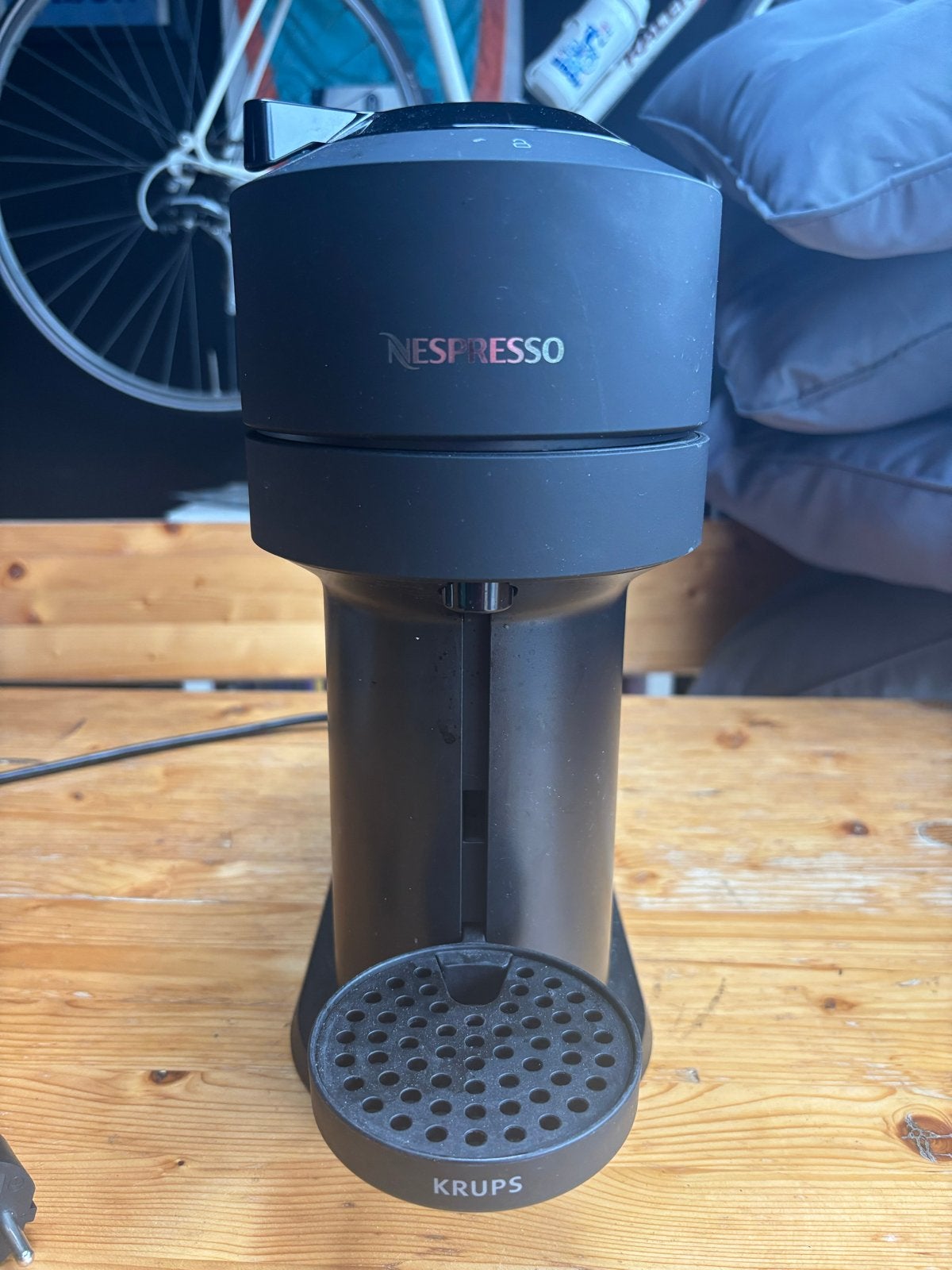 Nespresso Vertuo Next Krups koffiemachine met capsulehouder, Ophalen, Koffiemachine, Zo goed als nieuw, 1 kopje