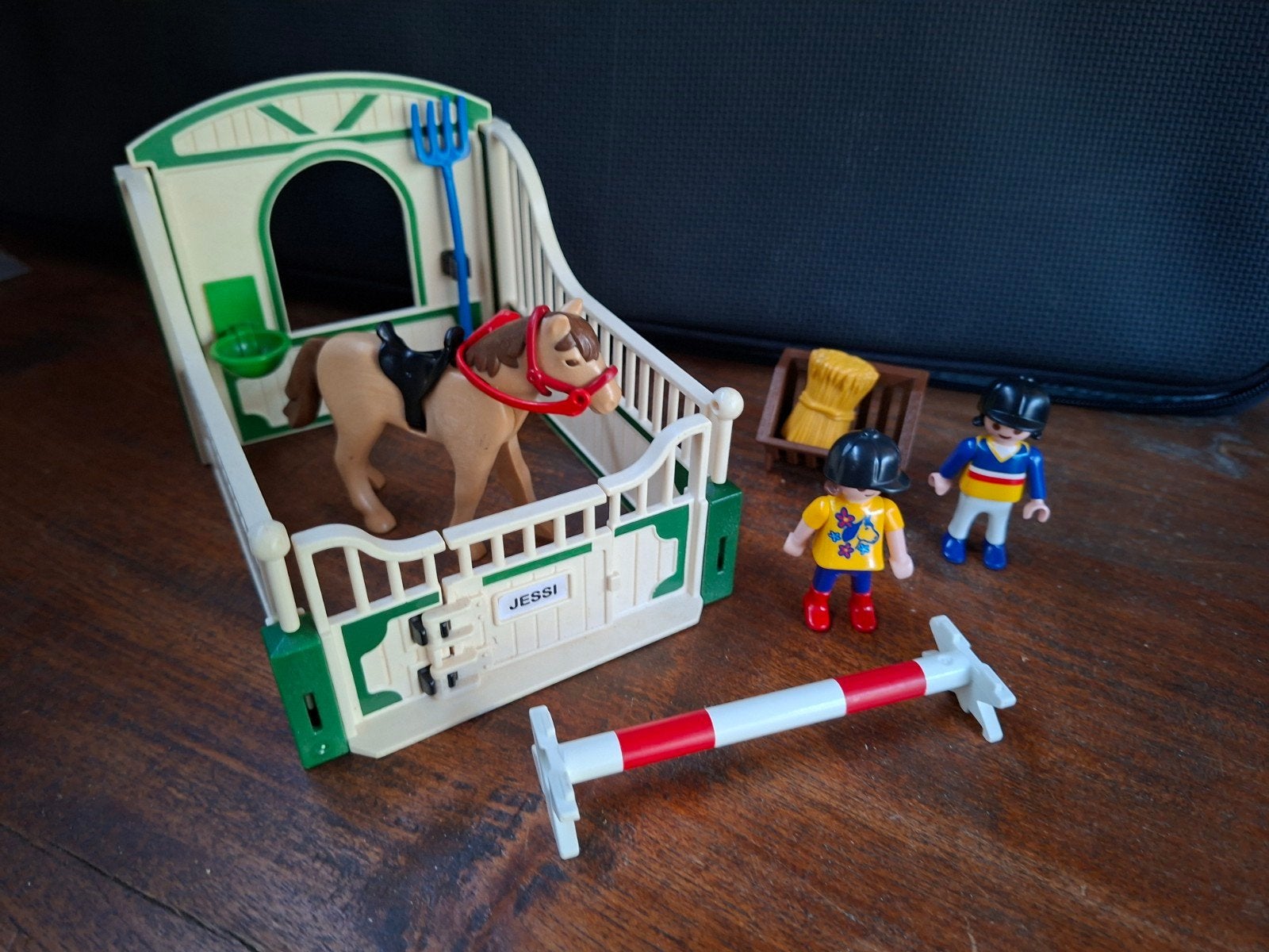Playmobil Paardenstal met paard en figuren, Gebruikt, Gebouw, Complete set, Ophalen of Verzenden