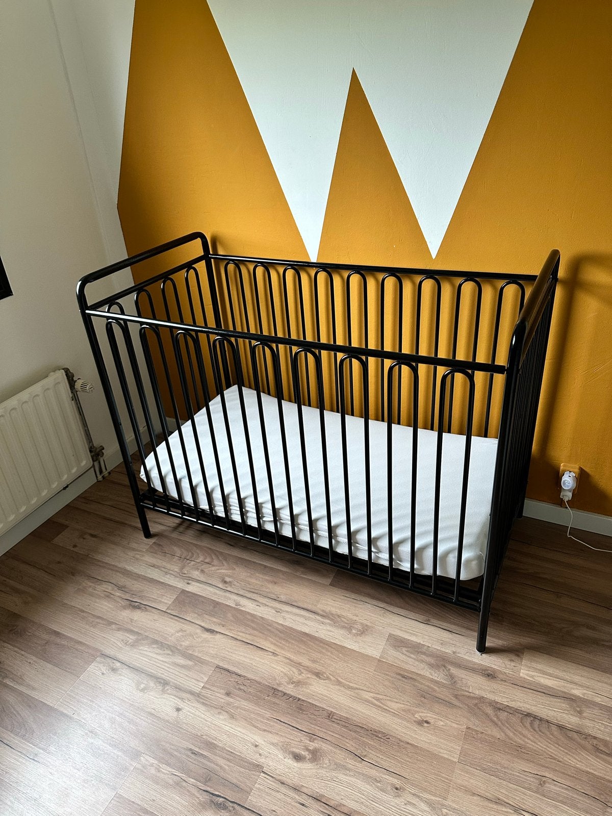 Complete babykamer: Ledikant en Commode en matras, Ophalen, Zo goed als nieuw, Jongetje of Meisje