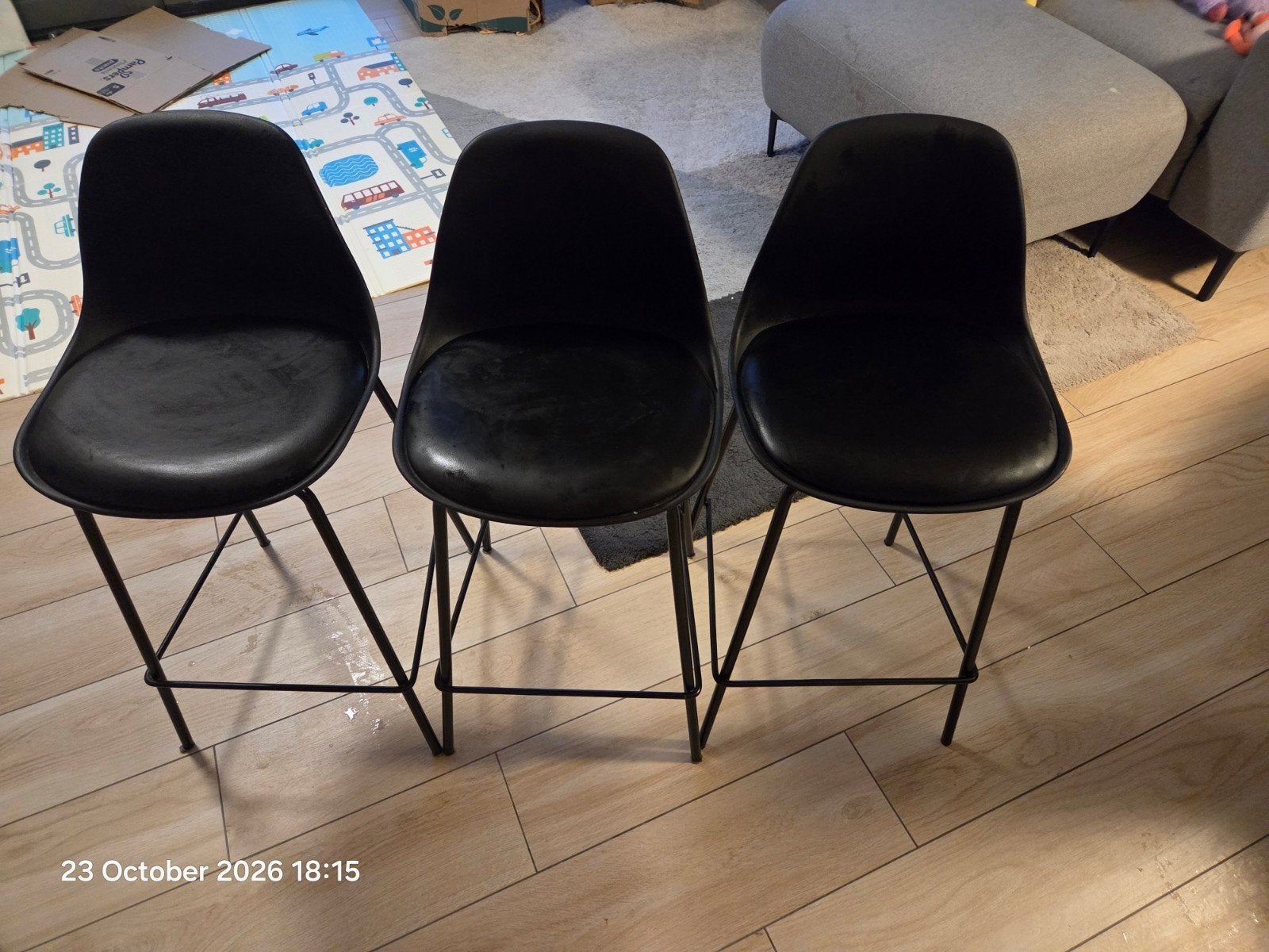 Set van 3 zwarte barkrukken, Ophalen, Kunststof, 60 tot 90 cm, Zo goed als nieuw