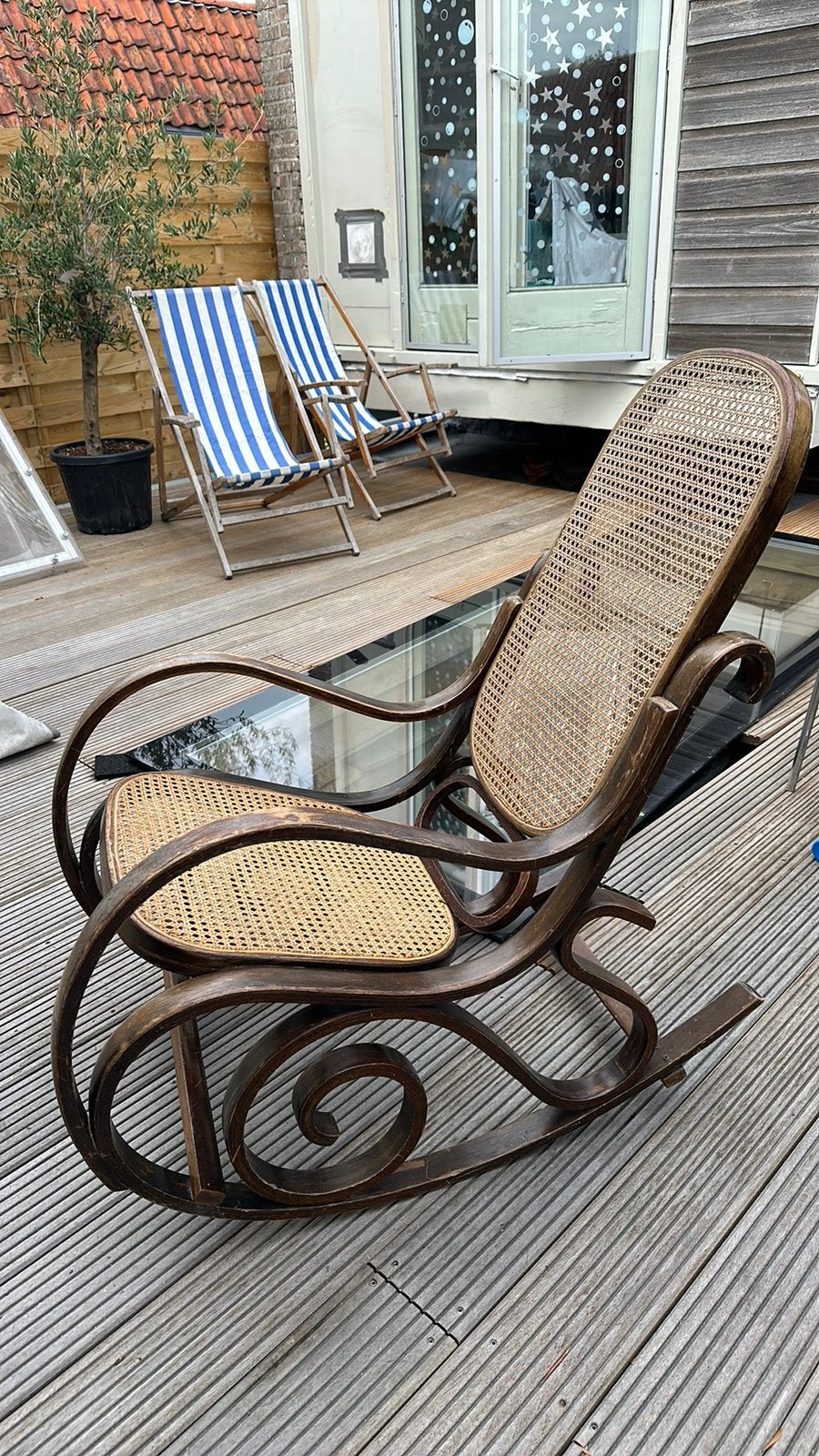 Vintage Thonet stijl schommelstoel, Huis en Inrichting, Ophalen, Gebruikt, Bruin, Thonet