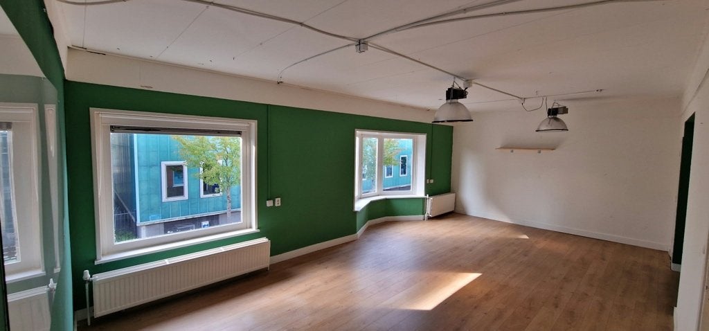 Lichte, ruime kantoorruimte in creatief Amsterdam-Noord, 45 m², Huur, Bedrijfsruimte