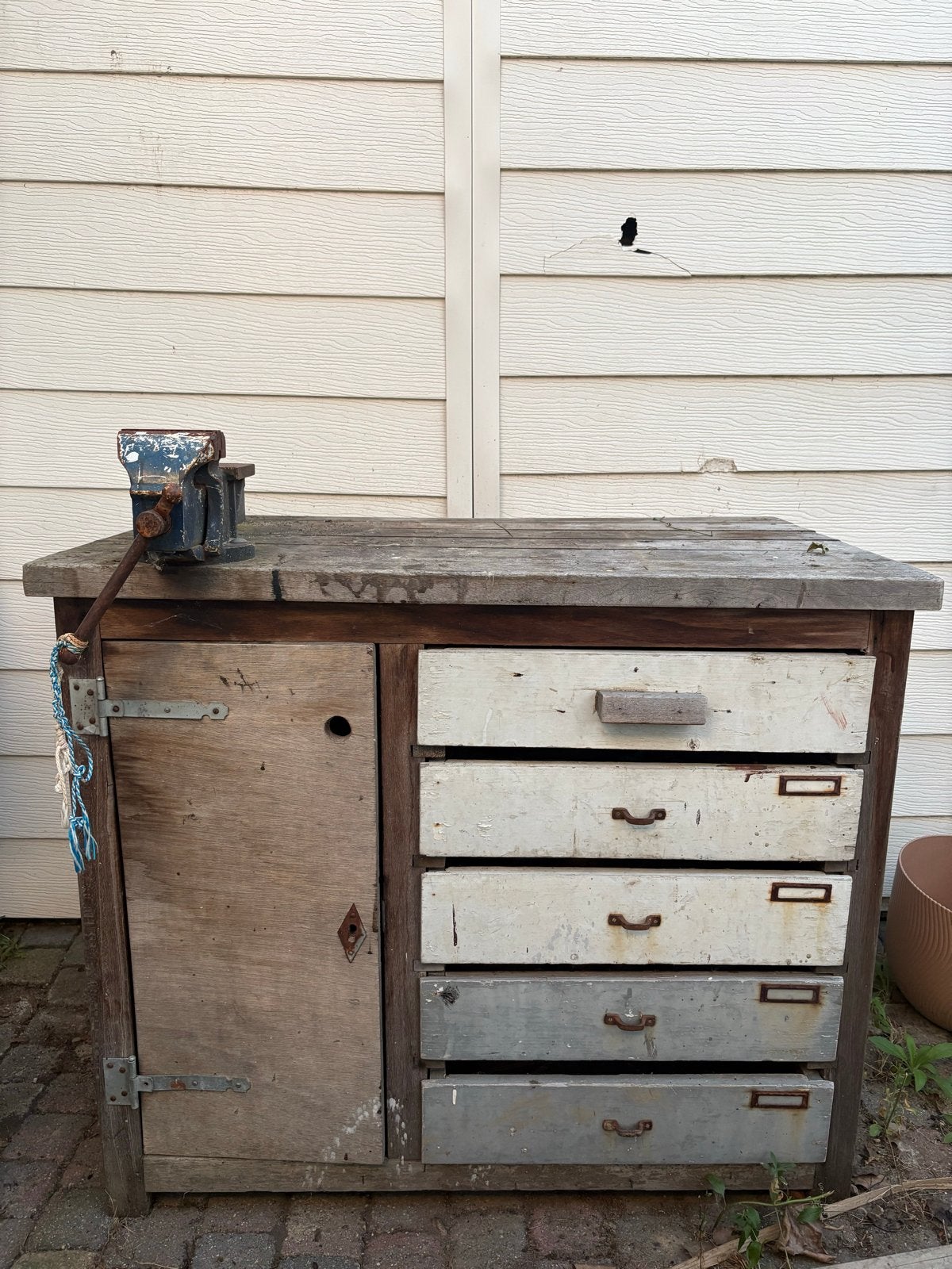 Robuuste Werkbank met Bankschroef - Opknapper, Doe-het-zelf en Verbouw, Werkbanken, Ophalen, Gebruikt, 70 tot 120 cm, Bankschroef