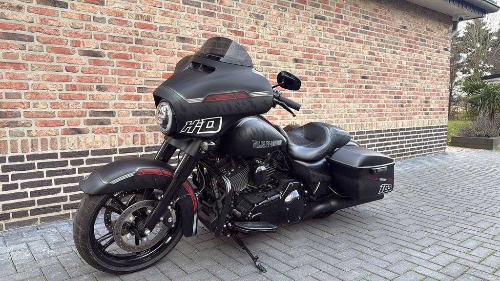 Harley Davidson 103 FLHXS Street Glide Special streetglide, Motoren, Motoren | Harley-Davidson, Laan van Vredenoord 33
2289 DA  Rijswijk, NL