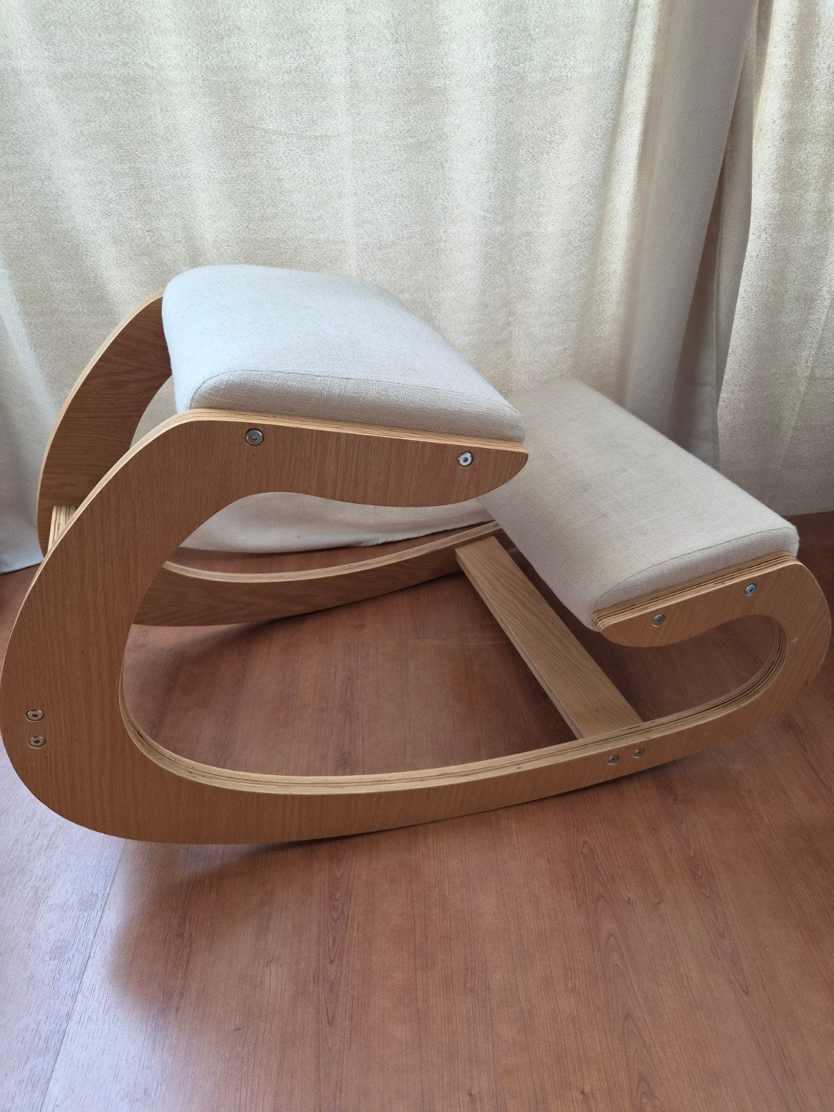 Ergonomische stoel
Nog heel goed
Is weinig gebruikt

Nieuwpr, Antiek en Kunst, Antiek | Meubels | Stoelen en Banken, Ophalen