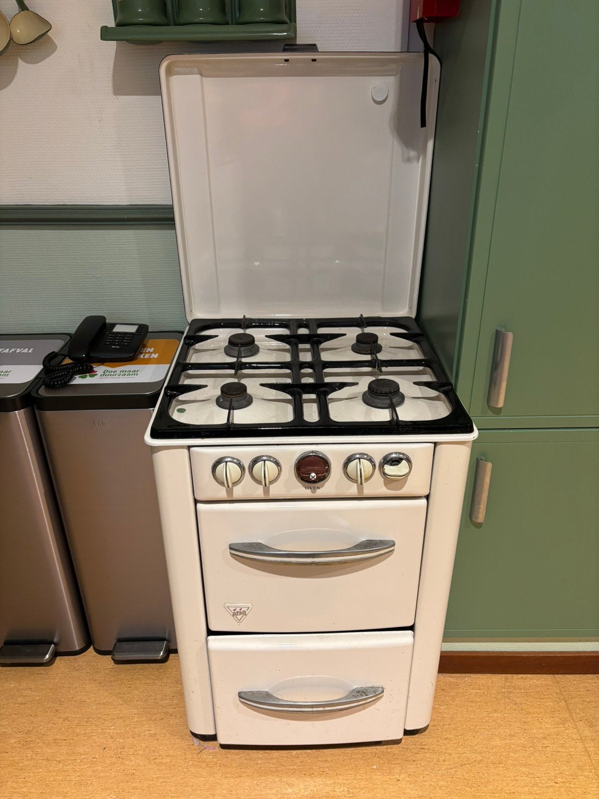 Antiek retro vintage gasfornuis oven, Witgoed en Apparatuur, Fornuizen, Ophalen, Gebruikt, 4 kookzones, Gas