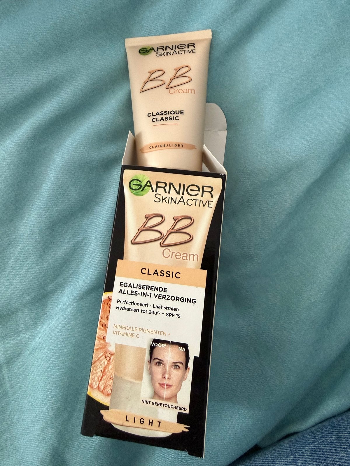 Garnier SkinActive BB Cream Classic Light SPF 15, Sieraden, Tassen en Uiterlijk, Ophalen of Verzenden, Nieuw, Gehele gezicht, Verzorging