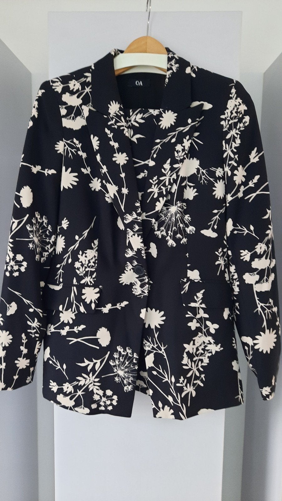 Damespak C&A met bloemenprint - Maat 38, Kleding | Dames, Maat 38/40 (M), Kostuum of Pak, Zwart, Ophalen of Verzenden