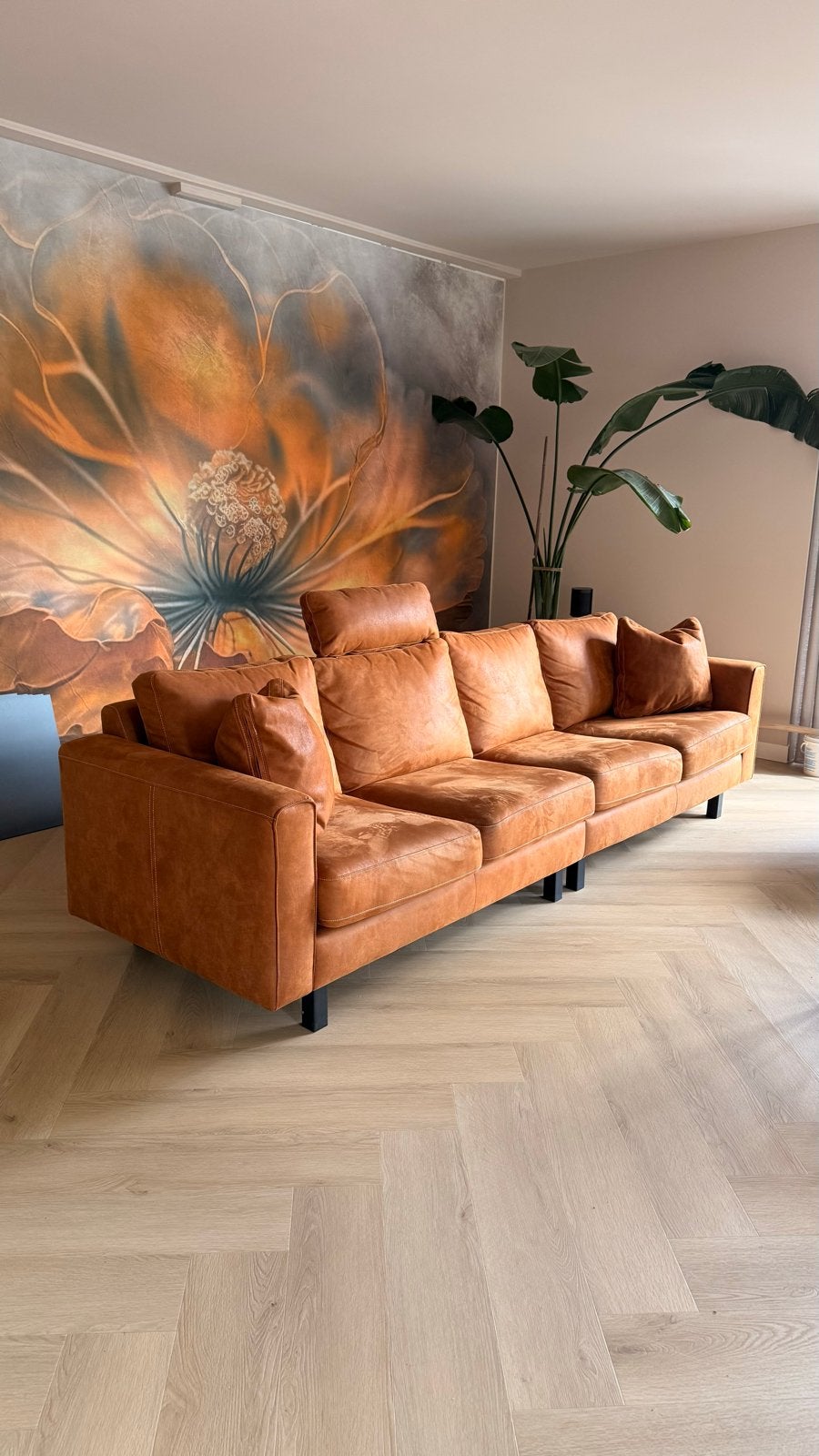 Comfortabele 4-persoons bank in cognac leer, Huis en Inrichting, Ophalen, 250 tot 300 cm, Zo goed als nieuw, Rechte bank