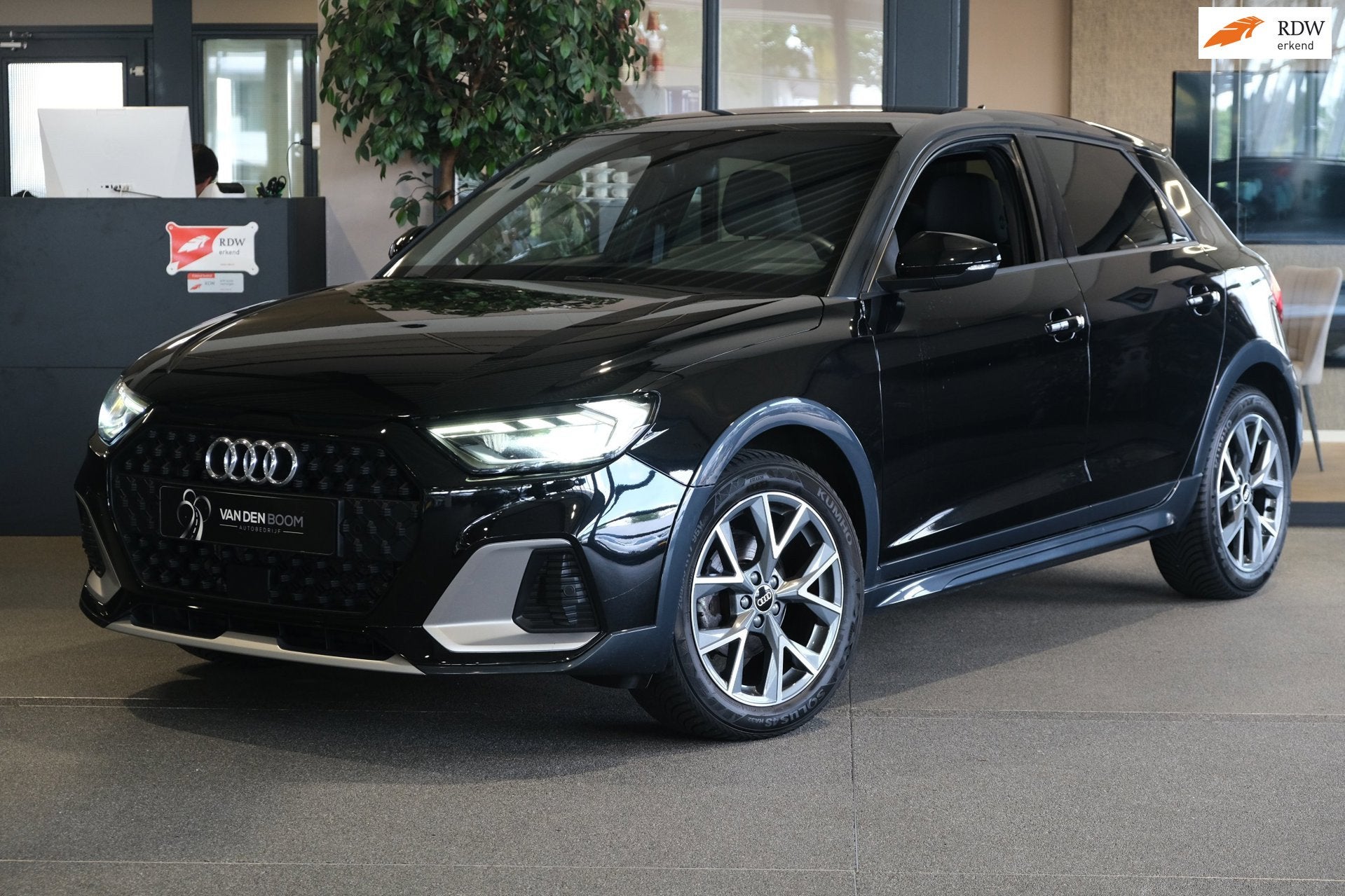 Audi A1 citycarver 25 TFSI Matrix Led Virtual ACC Pdc Stoelv, Auto's, Audi, Voorwielaandrijving, Dealer onderhouden, Stof, Zwart