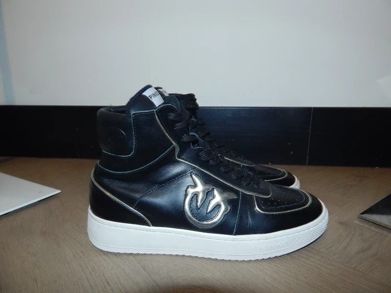 Pinko zwarte hoge sneakers goud merklogo zijkant Als Nieuw38, Pinko, Verzenden, Zwart, Sneakers of Gympen