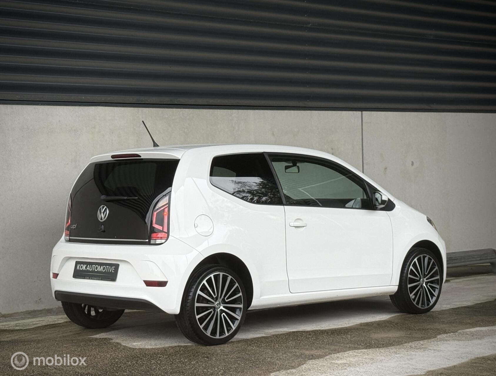 Foto 3 van Volkswagen Up! High Up|Stoelverwarming|LM|Stuurwielbediening