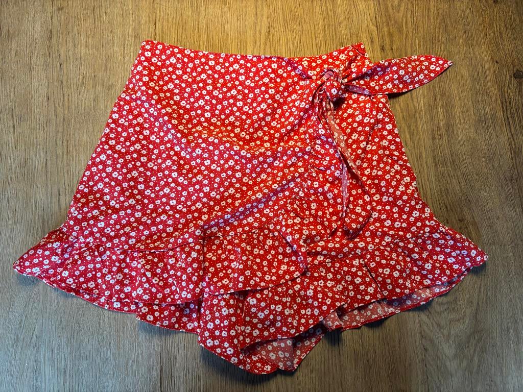 Loavies Rode Overslag Short met Bloemetjesprint Maat S, Kleding | Dames, Ophalen of Verzenden, Zo goed als nieuw