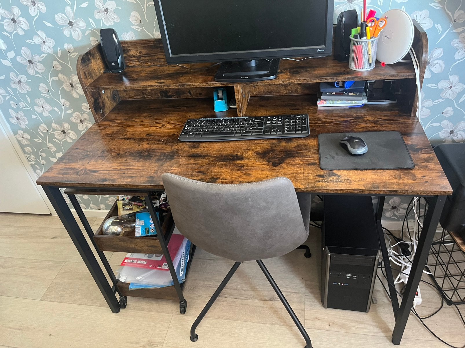 Bureau met kastje, Huis en Inrichting, Bureaus, Ophalen, Zo goed als nieuw