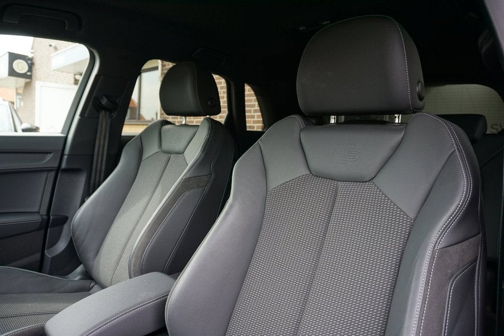 Audi Q3 35 TFSI S-Line Black Edition Trekhaak|Keyless|Carpla, Auto's, Audi, 15 km/l, Zwart, 4 cilinders, 150 pk