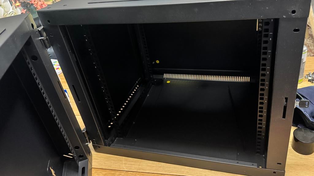 Alfaco 19 inch 9U Draaibare Patch/Serverkast 600x600x500, Computers en Software, Serverkasten, Ophalen, Nieuw, Geperforeerd, Geperforeerd