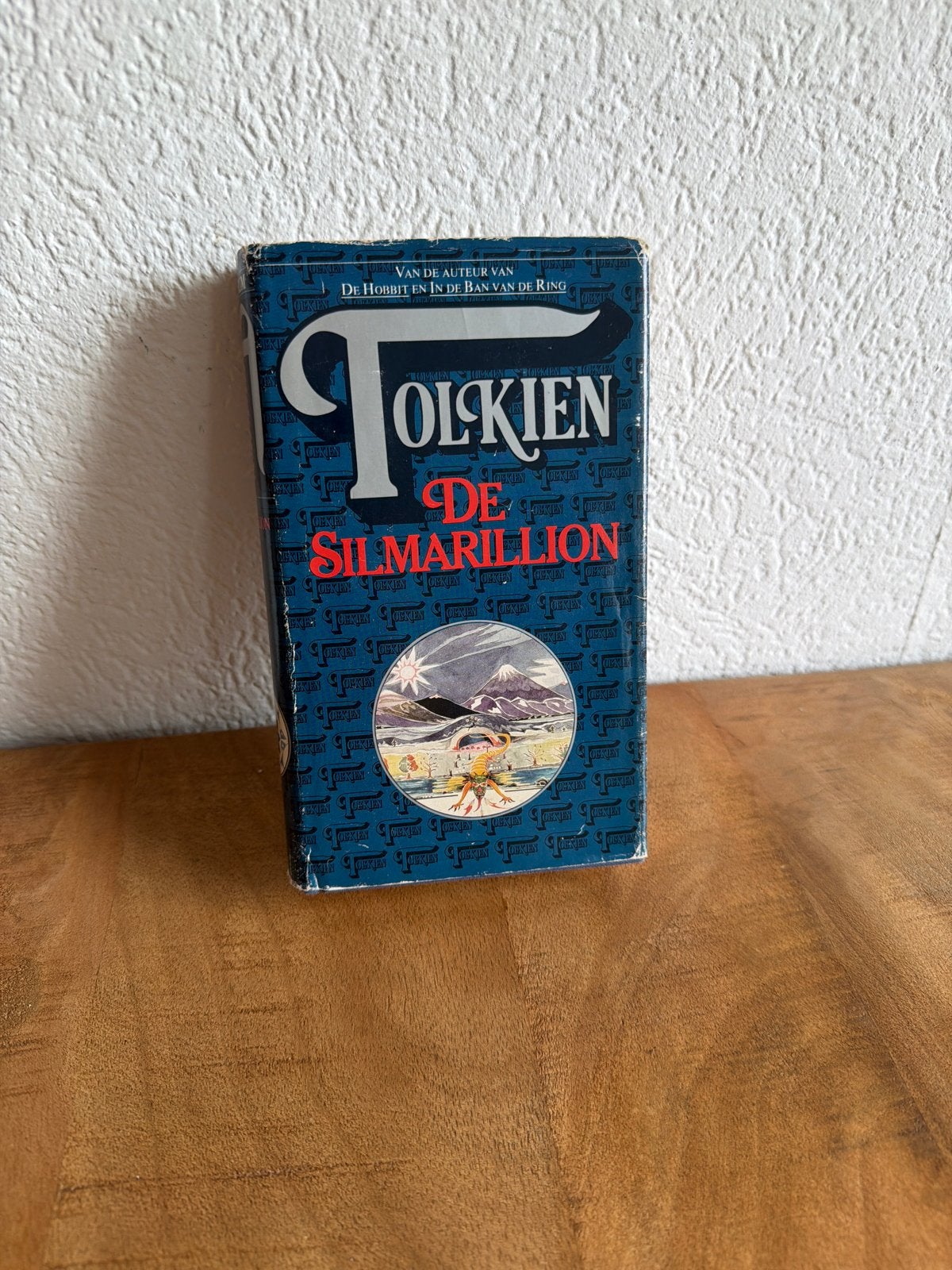 De Silmarillion - J.R.R. Tolkien (Fantasy Boek), Ophalen of Verzenden, Gelezen
