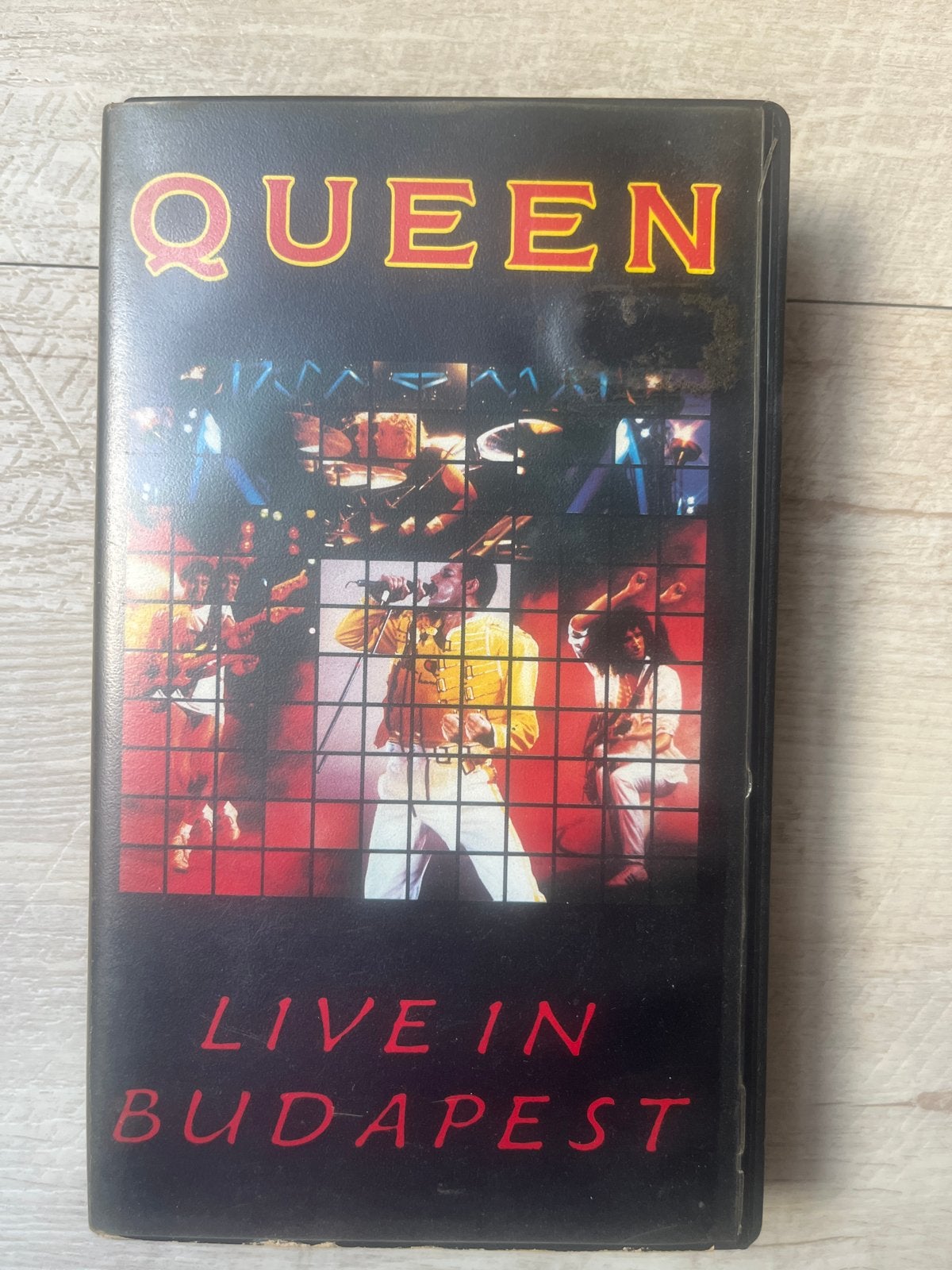 Queen - Live in Budapest VHS, Cd's en Dvd's, Muziek, Alle leeftijden, Ophalen of Verzenden, VHS