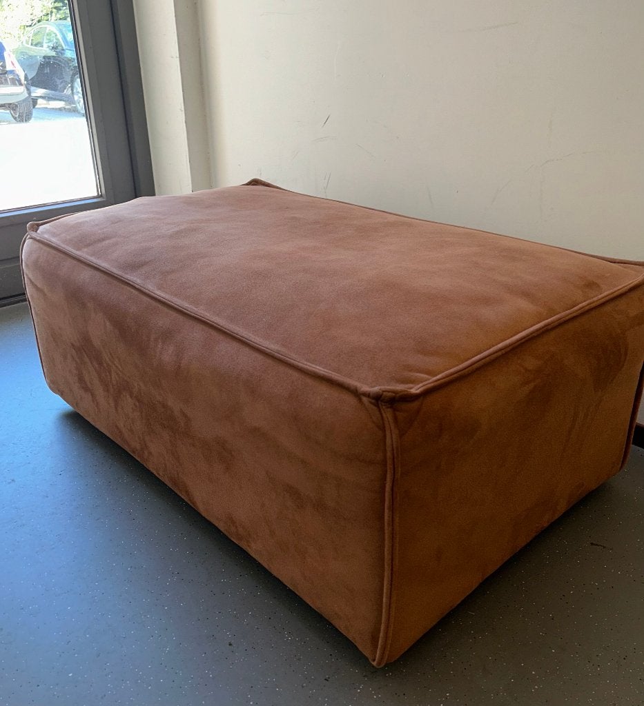 Large Brown Velvet Ottoman / Footstool, Ophalen, Overige materialen, 100 tot 125 cm, Zo goed als nieuw