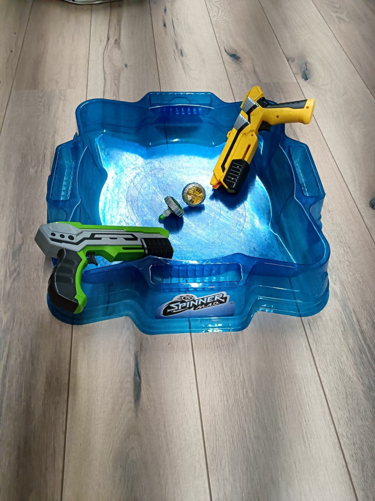 Beyblade Spinner Arena met 2 Launchers en Beyblades, Ophalen, Gebruikt, Jongen of Meisje