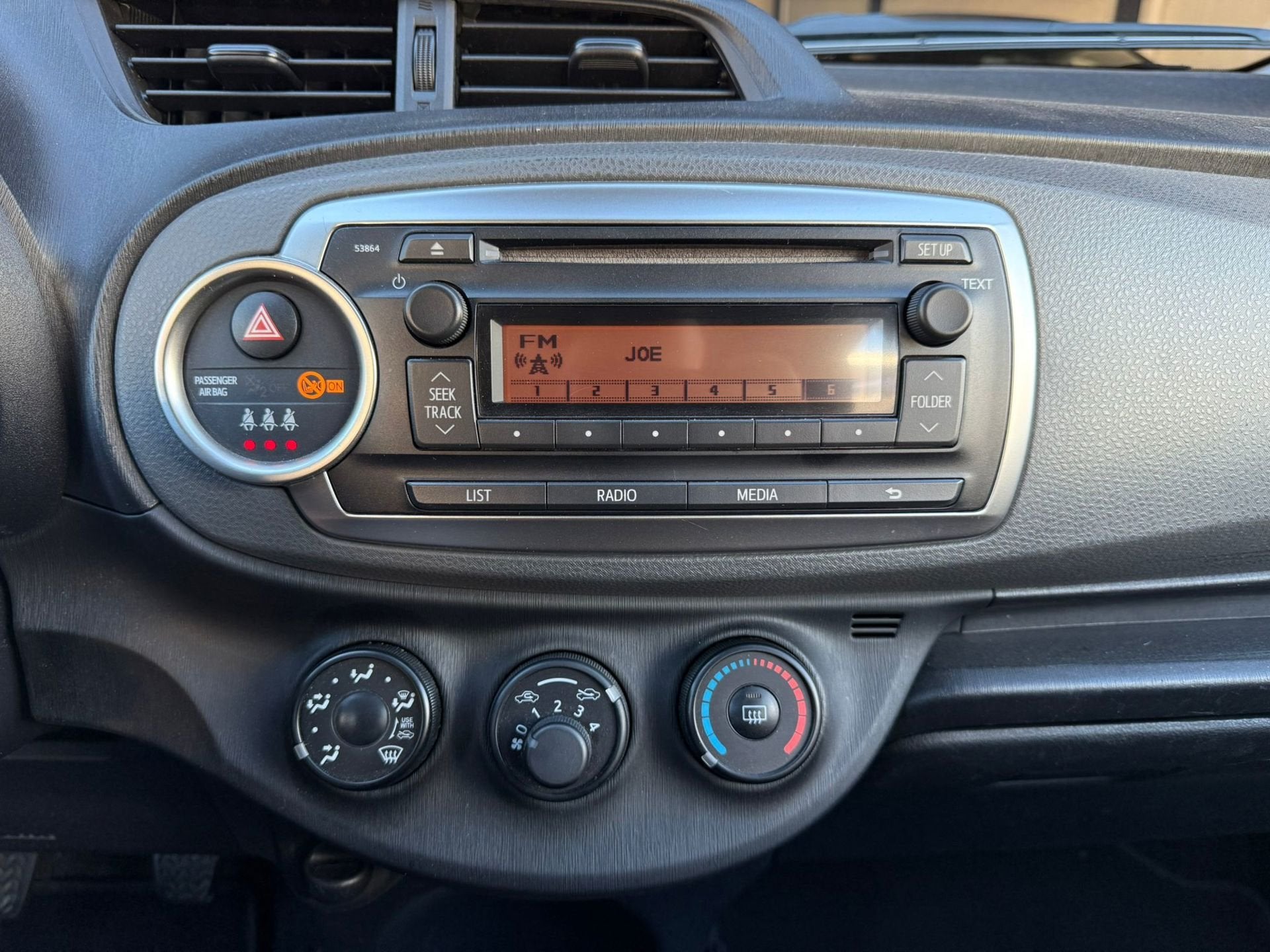 Foto 16 van Toyota Yaris 1.0 VVT-i Dealeronderh | Elektrische Ramen 2011