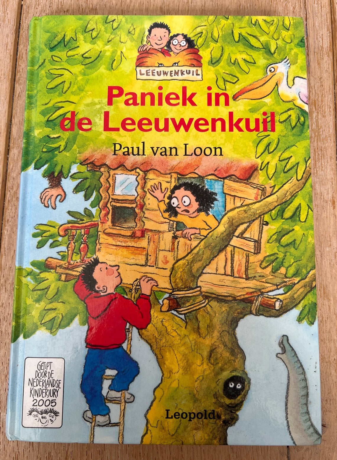 Paniek in de Leeuwenkuil - Paul van Loon (Kinderboek), Ophalen of Verzenden, Zo goed als nieuw, Fictie