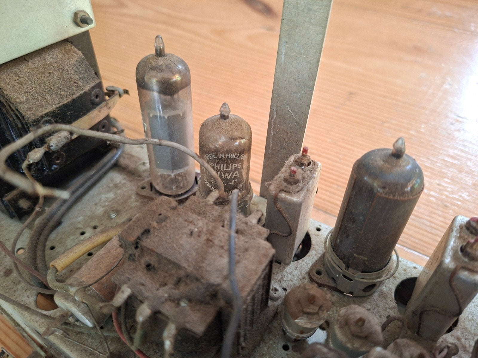 Binnenwerk Philips buizenradio jaren '50 - voor hobbyist, Audio, Tv en Foto, Radio's, Ophalen
