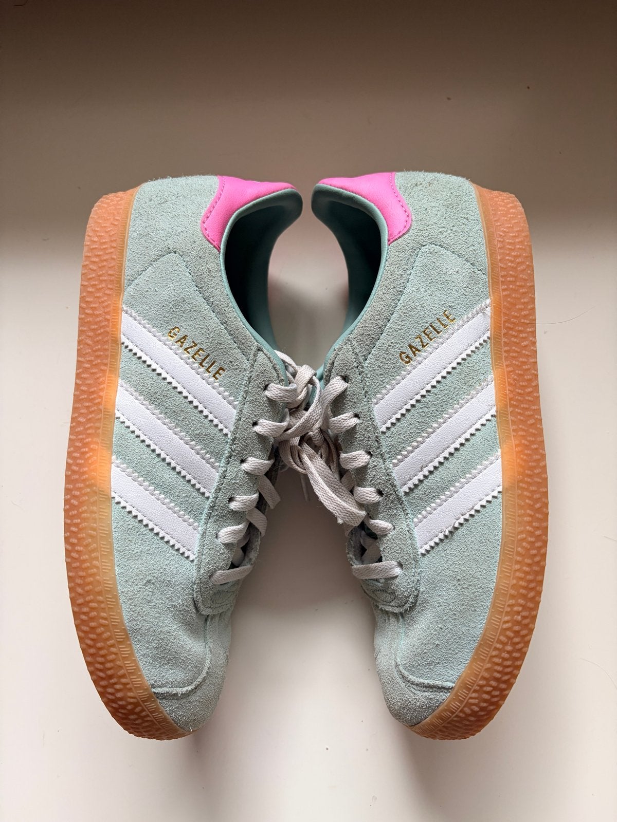 Adidas Gazelle sneakers - mintgroen met roze - maat 34, Ophalen of Verzenden, Zo goed als nieuw, Meisje, Schoenen