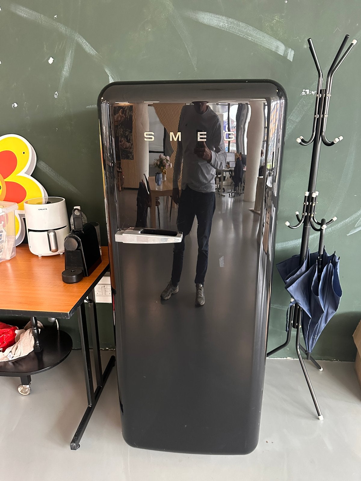 Smeg Koelkast Zwart - Stijlvol en Functioneel, Witgoed en Apparatuur, Ophalen, Gebruikt, 200 liter of meer, 140 tot 160 cm