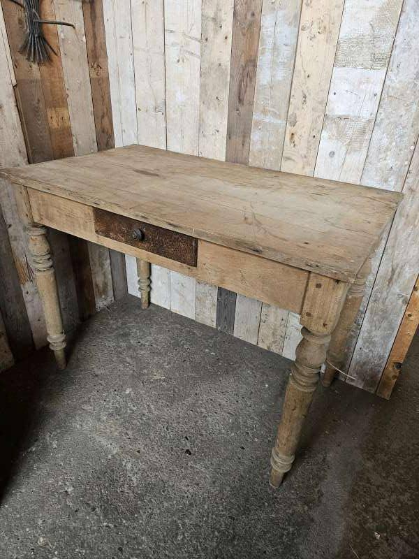 stoere oude tafel ``WOONWINKEL RUSTIEK``, Ophalen