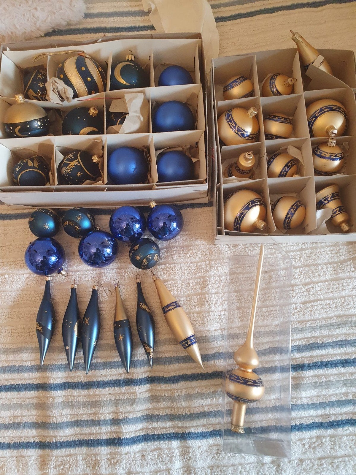 37 kerstballen met piek blauw/goud, Diversen, Ophalen of Verzenden, Zo goed als nieuw