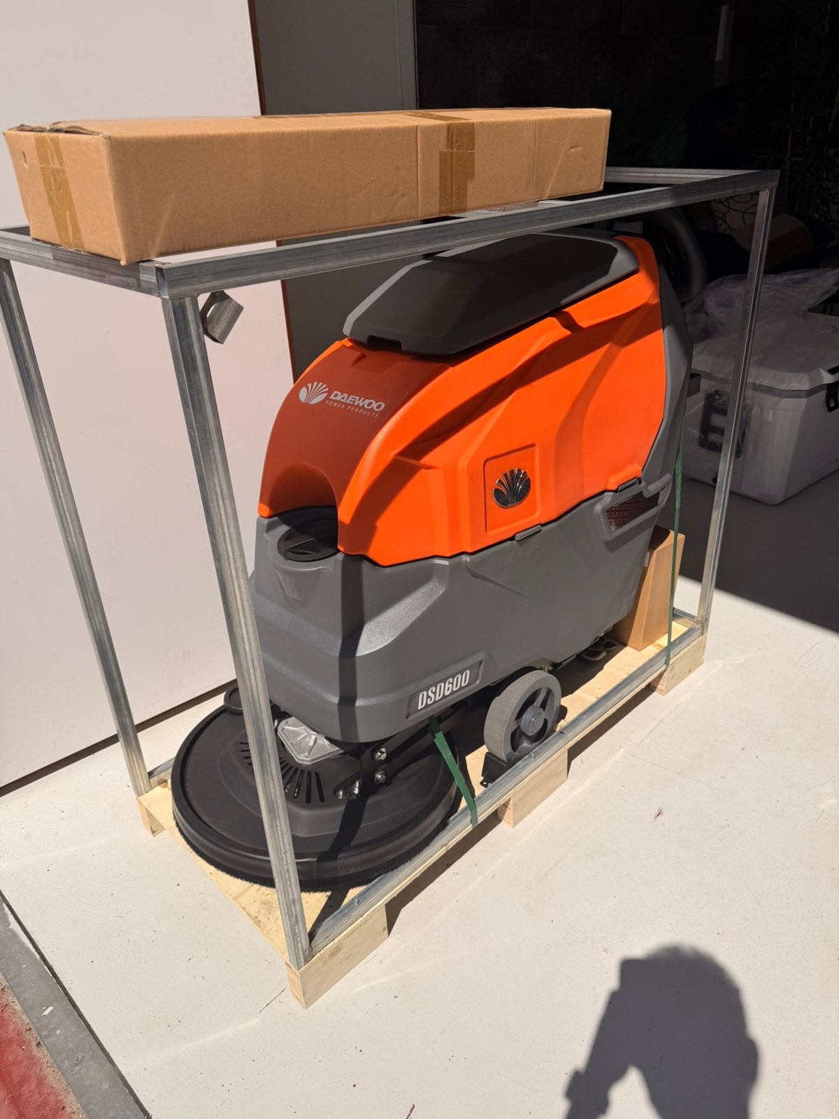 Nieuw Daewoo DSD600 Digital Schrob machine vloerreiniger, Ophalen, Overige merken, 2000 watt of meer, Vloerreiniger