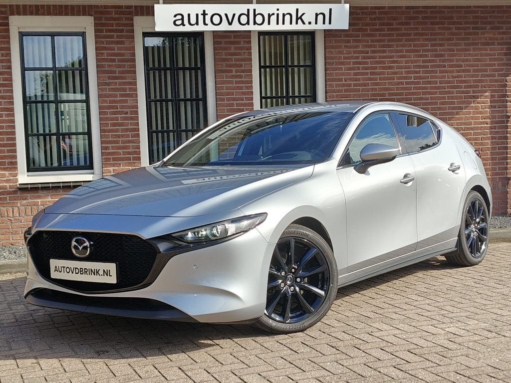 Mazda 3 2.0 SkyActiv-G, CAMERA RONDOM / TREKHAAK / LEER, Gebruikt, 4 cilinders, Leder, 600 kg