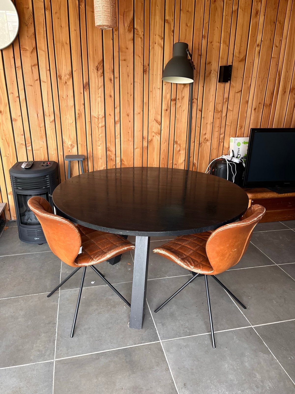 Woood eettafel zwart rond, Huis en Inrichting, Tafels | Eettafels, Ophalen, Gebruikt, Rond, Vier personen
