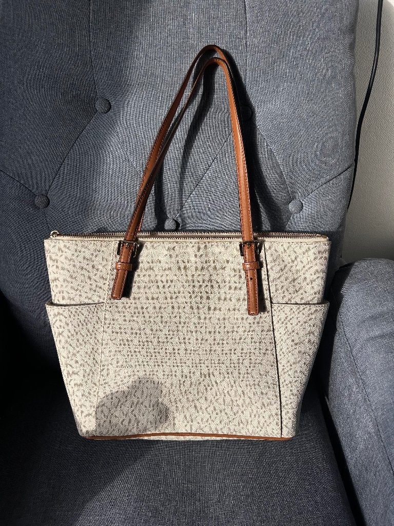 Michael kors tas, Ophalen of Verzenden, Zo goed als nieuw, Beige, Schoudertasje