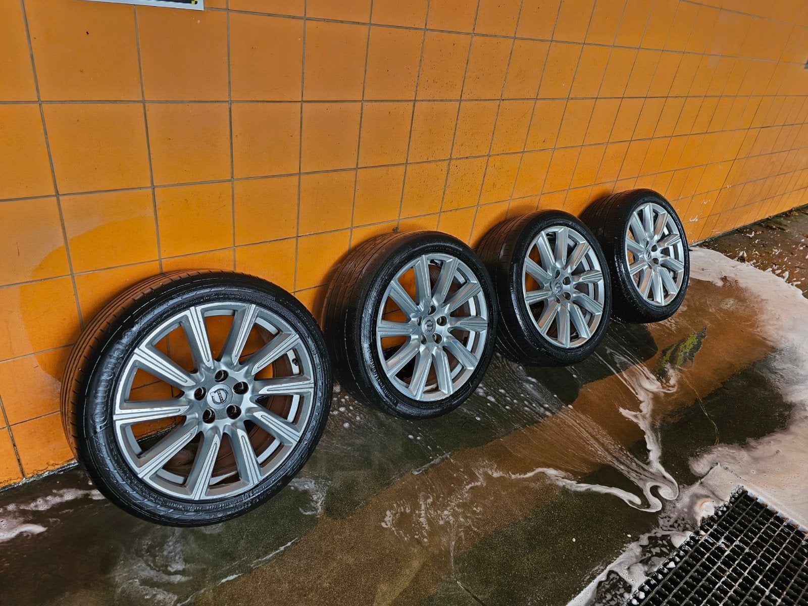 Originele Volvo 18 inch velgen met Continental banden, 18 inch, Banden en Velgen, Ophalen of Verzenden, Personenwagen