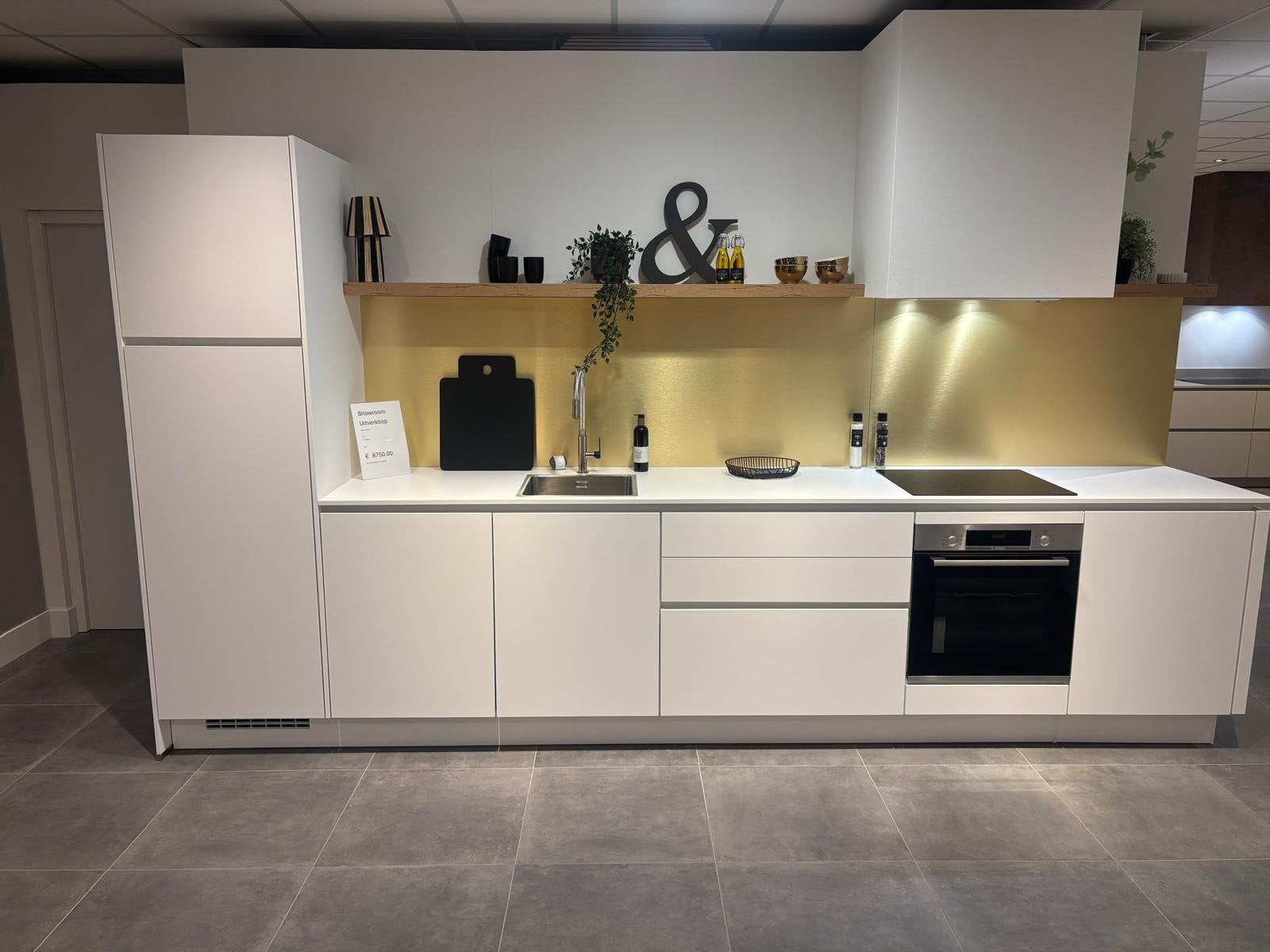 Showroom keuken 1,5 jaar in de showroom gestaan, Ophalen, Wit, Nieuw, Enkelwandige keuken