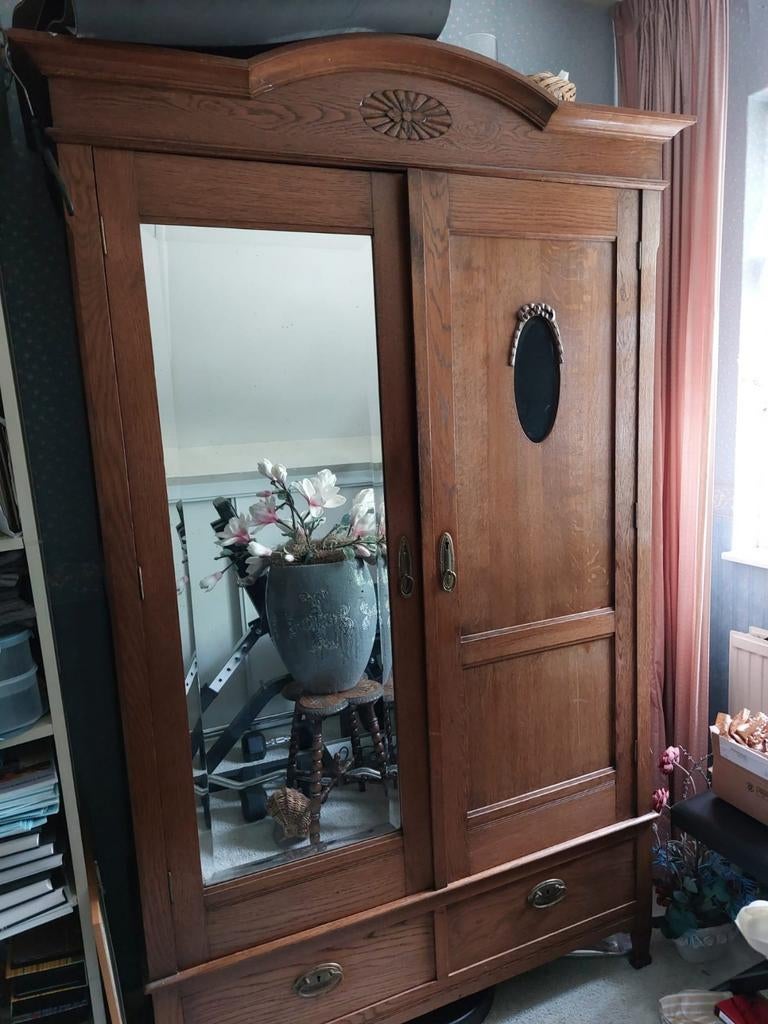 Schitterende kleding/hangkast, Ophalen