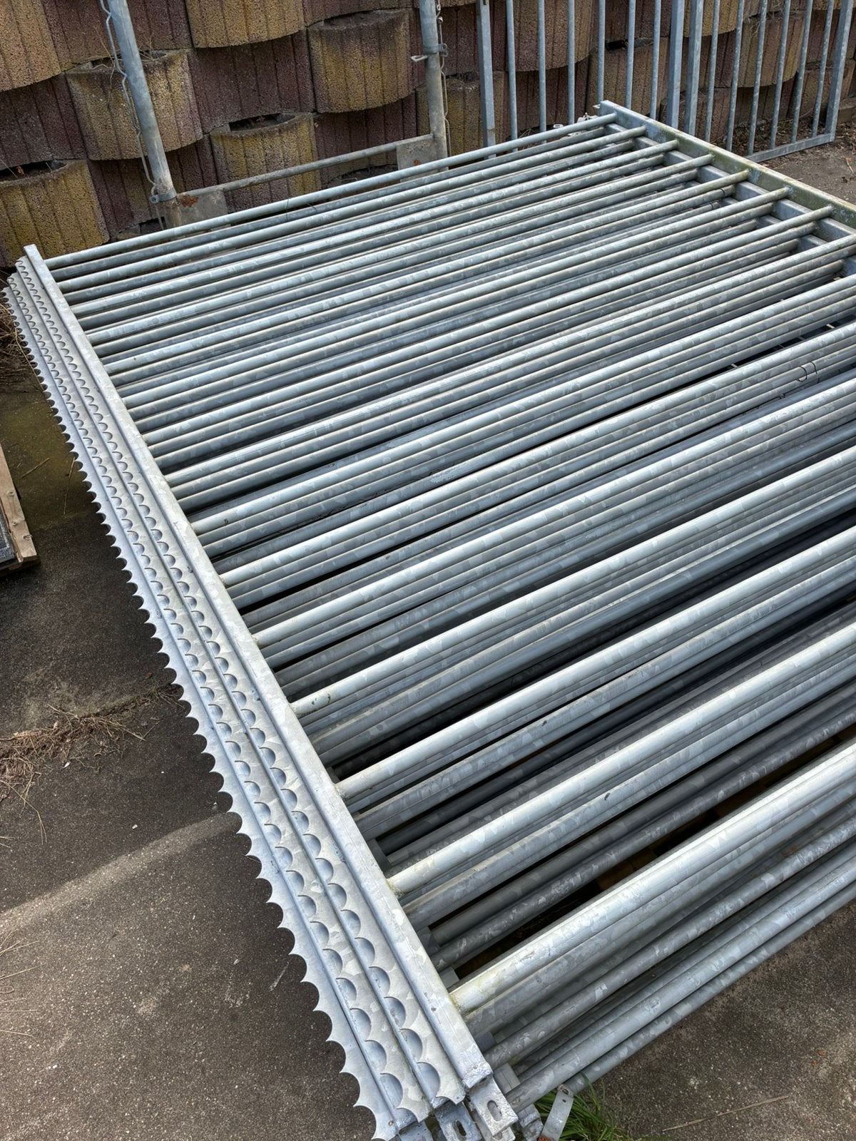 Ca 60 M1 stalenhekwerk gegalvaniseerd incl, Tuin en Terras, Met poort, Zo goed als nieuw, IJzer, Spijlenhekwerk