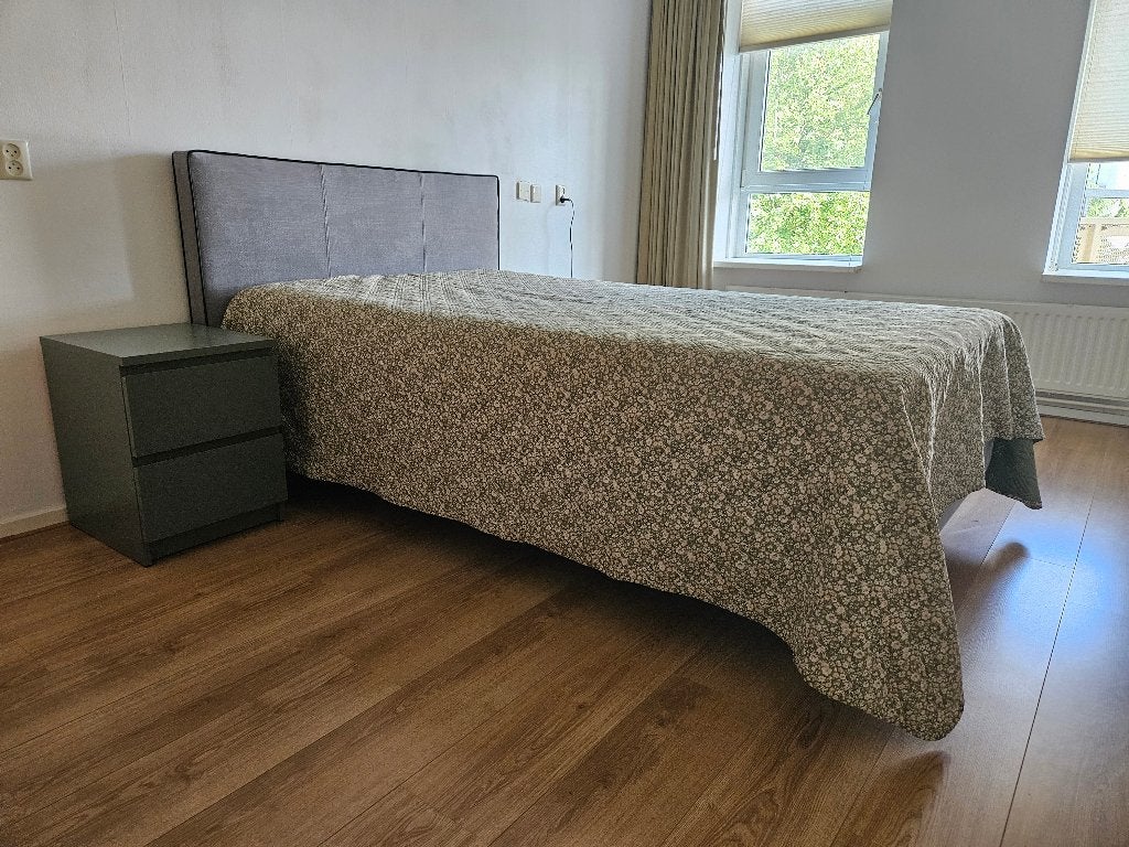 boxspring electrisch, Ophalen, Eenpersoons, Modern is nog geen 3 jaar oud en volledig electrisch, Zo goed als nieuw