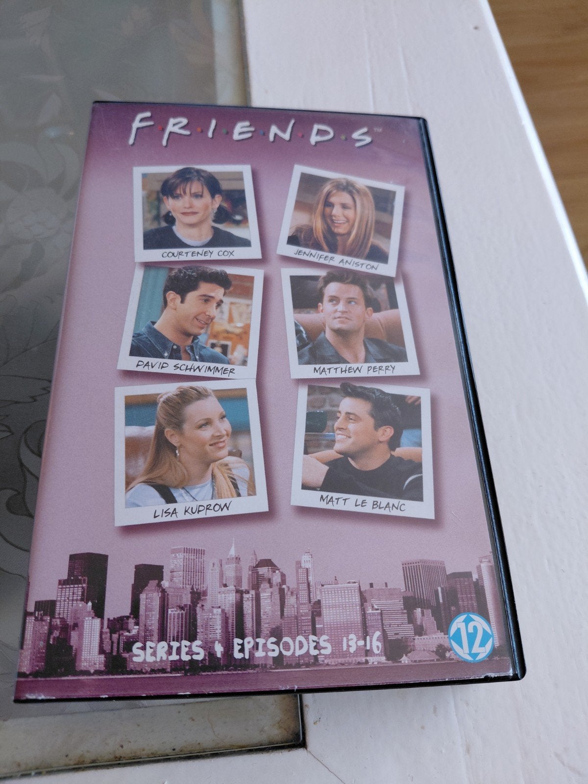 Friends - Series 4 Episodes 13-16 NIEUW IN SEAL VHS., Alle leeftijden, Ophalen of Verzenden, Tv-serie of Tv-programma, Nieuw in verpakking