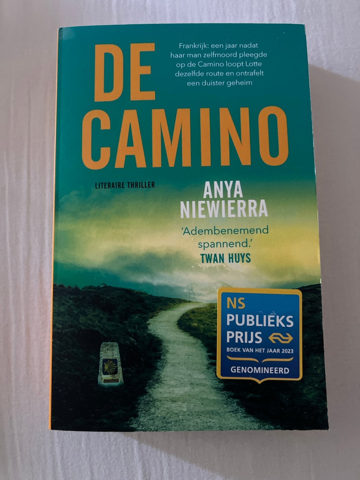 De Camino - Anya Niewierra (Paperback, 1x gelezen), Boeken, Thrillers, Ophalen of Verzenden, Gelezen
