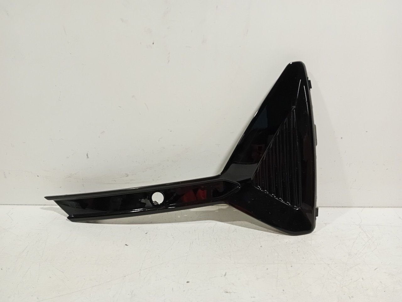Bumperdeel links voor Polestar Polestar, Onderdelen@venauto.nl, Van der Ven Autorecycling B.V., Gebruikt, Ettenseweg 76, 4706 PB Roosendaal, The Netherlands