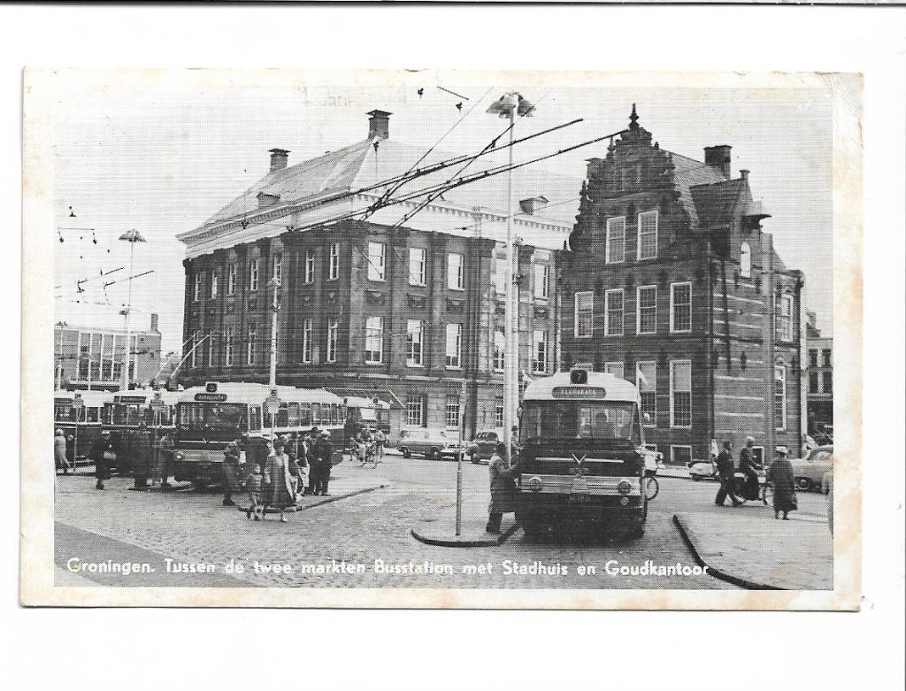 Groningen. Tussen de twee markten Busstation met trolleybus, Ophalen of Verzenden, 1960 tot 1980, Gelopen, Groningen