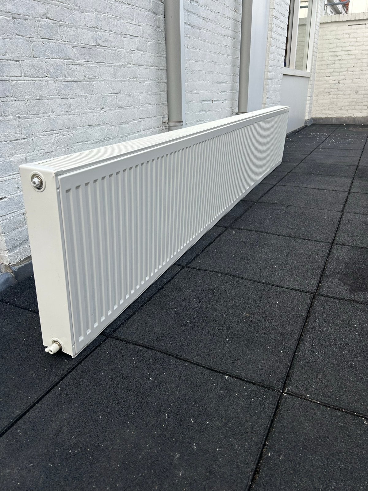 Lange radiator, wit, zo goed als nieuw, Ophalen, 30 tot 80 cm, Radiator, 150 cm of meer