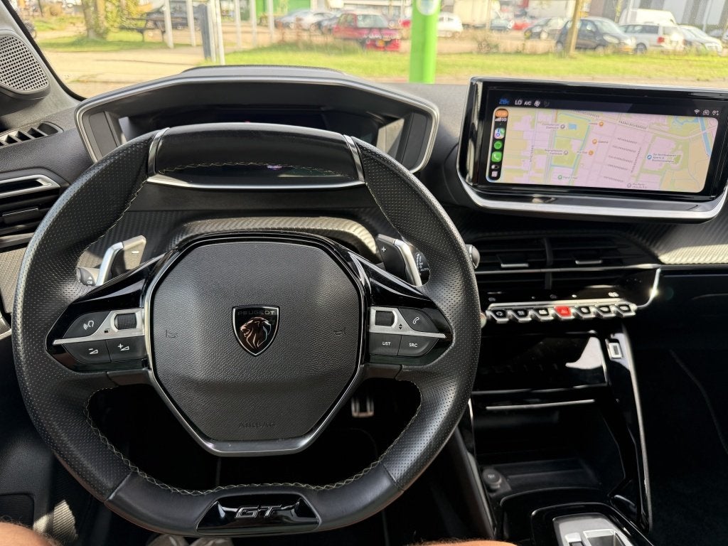 Foto 12 van Peugeot 208 1.2 Hybr e-DCS6 GT pano automaat Apple Carplay